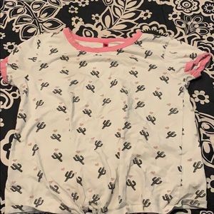 A short sleeve shirt.